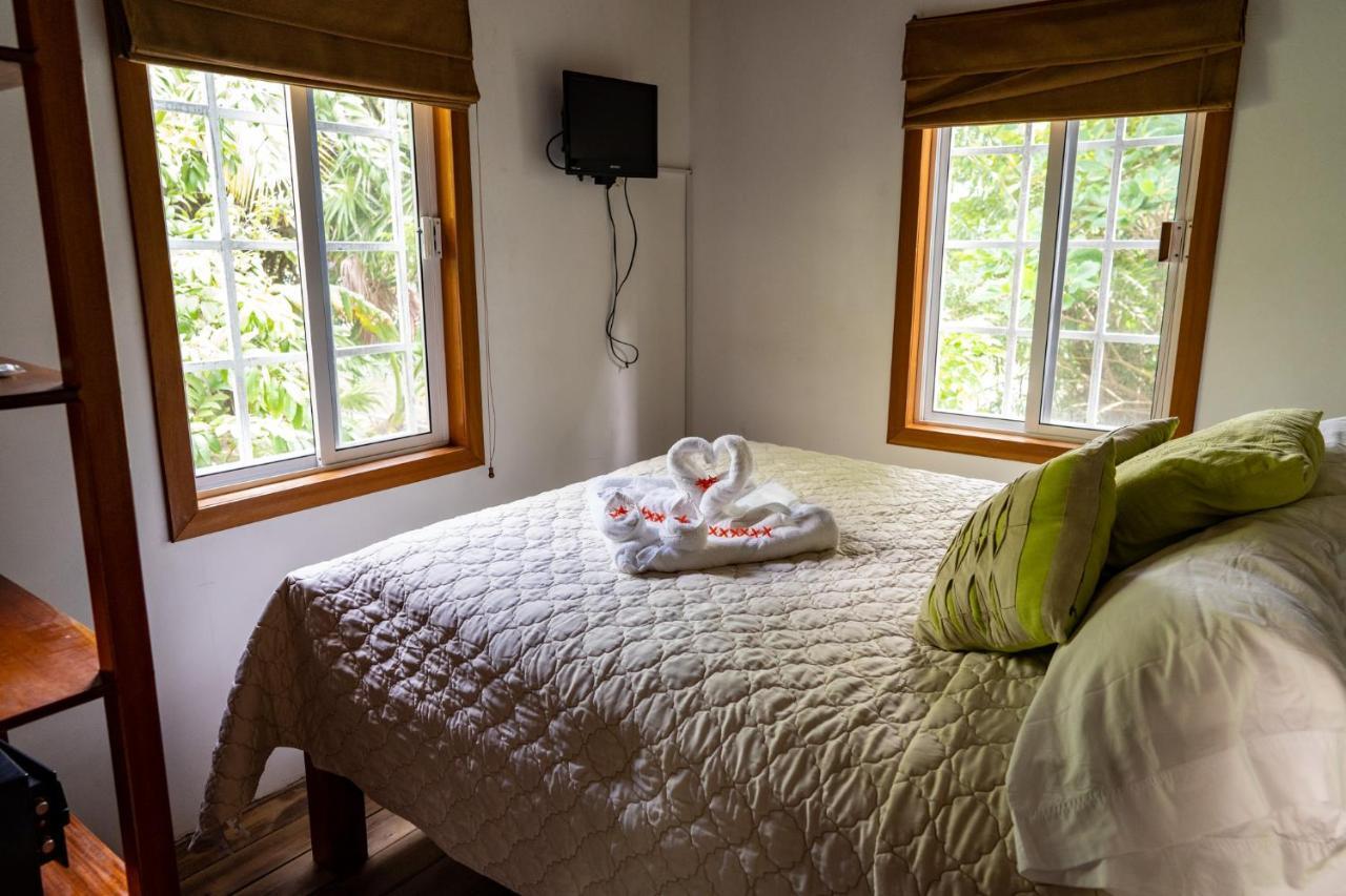 Hummingbirds Cabins Кей-Колкер Экстерьер фото